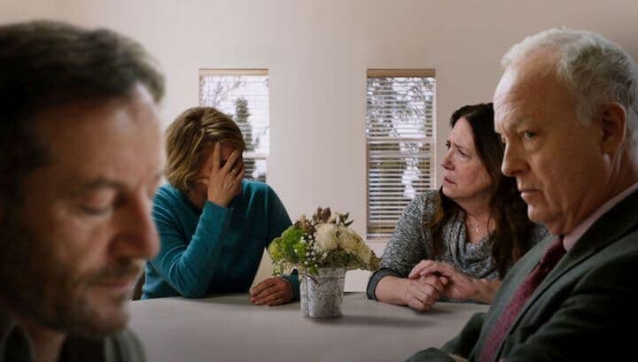 事件から６年後に、事件でともに息子を失った被害者と加害者の両親が対面する......『対峙』