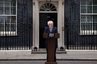 驚愕 !　ジョンソンが即時辞任しないのは首相別邸で披露宴するためか