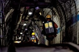 爆風で人が次々と吹き飛ばされる…大量の死者を出しても、中国政府が違法採掘の取り締まりに及び腰の理由