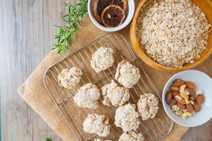 ナッツ入りの「オートミールクッキー」