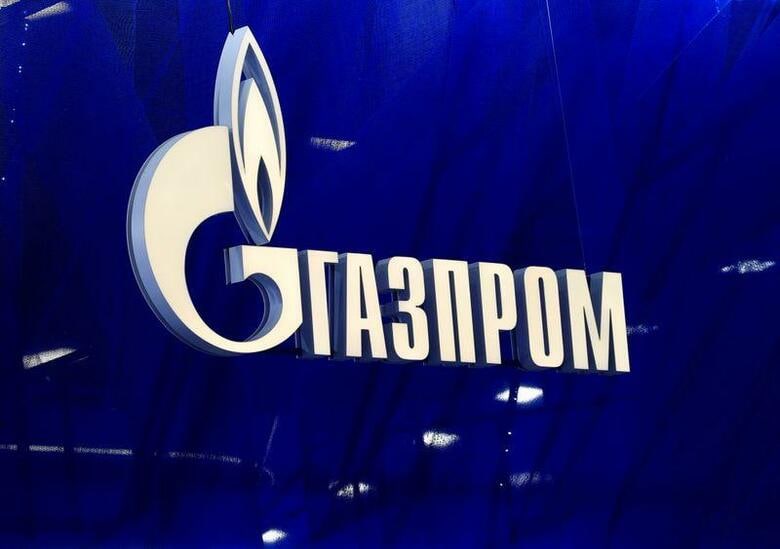 天然ガス価格の高騰が続く欧州で、最大の供給元であるロシア国営天然ガス企業ガスプロムが厳しい視線を浴びている。写真はガスプロムのロゴ。サンクトペテルブルグで６月撮影（２０２１年　ロイター/Evgenia Novozhenina）