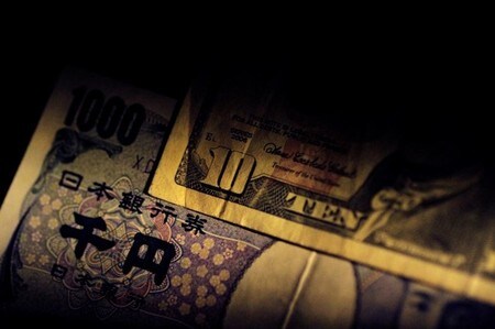 　９月８日、午後３時のドル／円は、前日ニューヨーク市場午後５時時点に比べ、ドル安／円高の１０７円後半だった。午後の相場が薄い中、１０８円割れを目指した短期筋の仕掛け売りが成功。一時１０７円半ばまで下落した。写真は６月撮影（２０１７年　ロイター／Thomas White）