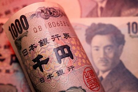 鈴木俊一財務相は４日の閣議後会見で、４月末から５月末に実施した９．７兆円超の為替介入について「投機的な動きを背景とした過度な変動に対応するため実施した」と述べた。写真は２０２２年９月撮影（２０２４年　ロイター/Florence Lo）