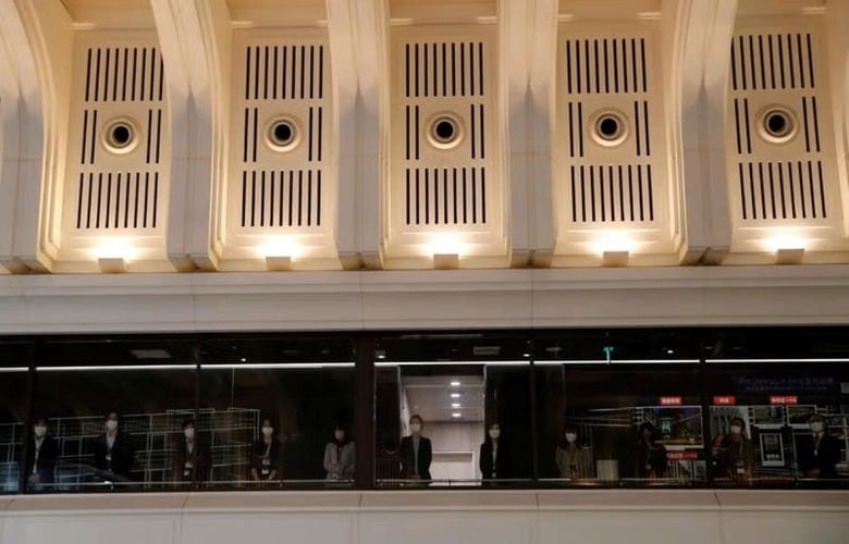 日本の半導体株を巡って出直り期待がにわかに広がっている。８日の東京市場では、前日の米ハイテク株安にもかかわらず、東京エレクトロンやアドバンテストが朝安後、予想外に切り返す動きを見せた。写真は２０２１年１２月、東京証券取引所で撮影（２０２５年　ロイター/Kim Kyung-Hoon）