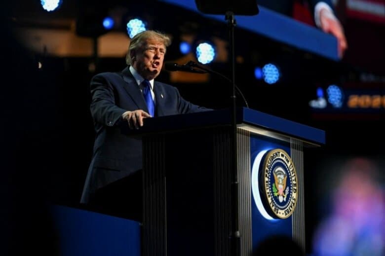 9月9日、米テキサス州ダラスで開催された共和党大会で演説するトランプ大統領。 REUTERS/Callaghan O'Hare