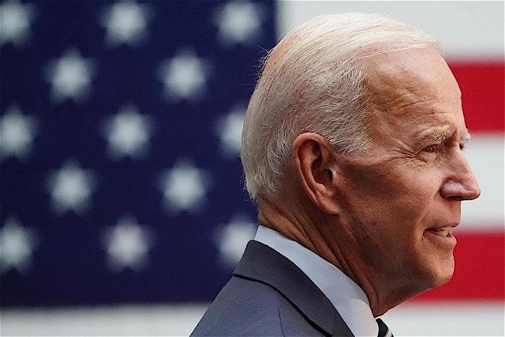 米民主党の移民系女性議員に対するトランプ大統領の「国に帰れば」発言が、同党の大統領候補指名争いで失速気味にあるジョー・バイデン前副大統領（写真）に巻き返しのチャンスを与える可能性がある。写真は7月11日、ニューヨークで撮影（2019年　ロイター/Carlo Allegri）