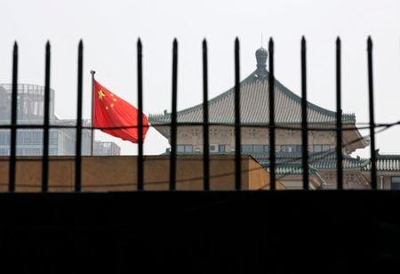 ６月２４日、中国国家発展改革委員会（発改委）は、外国からの投資を制限・禁止する分野を示した２０２０年版の「ネガティブリスト」を公表した。北京で２０１３年７月撮影（２０２０年　ロイター/Kim Kyung-Hoon）