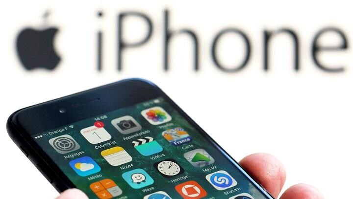 アップルのiPhone　Regis Duvignau-REUTERS