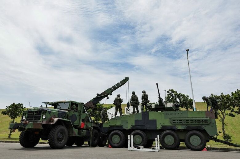 写真は台湾軍の軍事演習。8月8日、台湾の新北市で撮影。 REUTERS/Cheng-Chia Huang