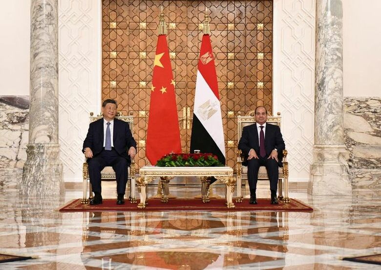 エジプトのシシ大統領と中国の習近平国家主席との会談。The Egyptian Presidency/Handout via REUTERS