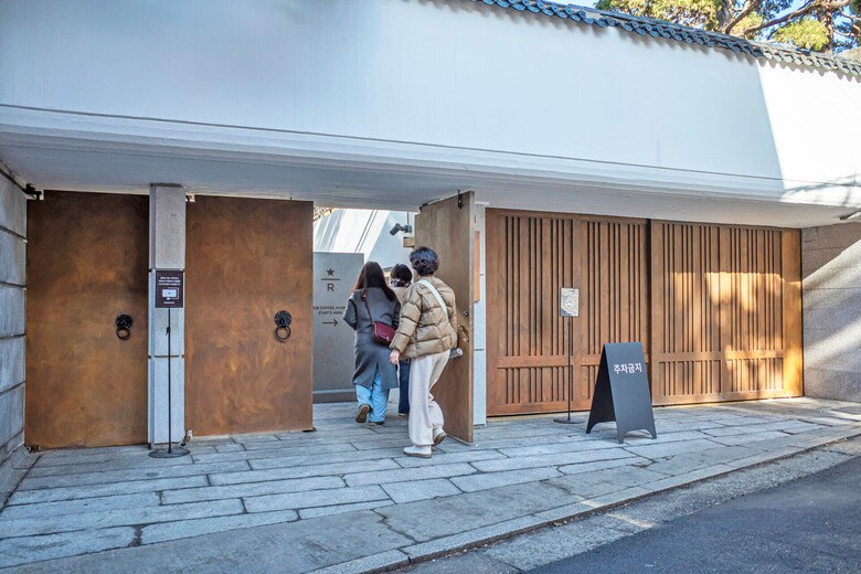 「会長宅スタバ」と呼ばれる韓国のスターバックス奨忠ラウンジR店（筆者撮影）