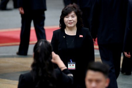 韓国聨合ニュースによると、北朝鮮の崔善姫（チェ・ソンヒ）第１外務次官は２０日、北朝鮮の非核化を巡る協議を再開するには米国が敵対的な政策を改める必要があるとの考えを示した。ハノイで３月代表撮影（２０１９年　ロイター）