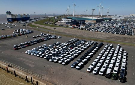 　１２月２２日　ロイターが２２日に閲覧した調査によると、ドイツの米国向け自動車輸出は今年１─９月に１４％近く落ち込み、ドイツの産業の中で米国の関税措置による打撃が最大となった。写真は４月２日、ドイツ・エムデンで撮影（２０２５年　ロイター／Erol Dogrudogan）
