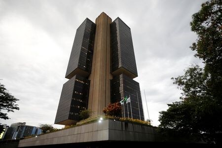 　２月５日、ブラジルの中央銀行は、政策金利を２５ベーシスポイント（ｂｐ）引き下げ、過去最低の４．２５％とした。写真は中銀本部、ブラジリアで昨年１０月撮影（２０２０年　ロイター/Adriano Machado）