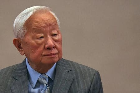 　１１月２１日、ＡＰＥＣ首脳会議に台湾代表として参加した台湾積体電路製造（ＴＳＭＣ）の創業者、張忠謀氏は、会議の合間に中国の習近平国家主席と接触したことを巡り、台湾総統府からは同主席を避ける必要はないと指示されていたと明らかにした（２０２２年　ロイター／Ann Wang）