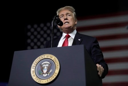 　８月２日、トランプ大統領（写真）が掲げてきた「インド太平洋」への投資戦略について、東南アジア諸国は中国の輸出業者のサプライチェーンに組み込まれており、この案を売り込むのは難しいかもしれないとアナリストは指摘する。米フロリダ州で７月撮影（２０１８年　ロイター/Carlos Barria）