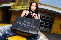 【画像】ローデス・レオンが魅せる大胆ルック...ネットを席巻した衝撃の投稿