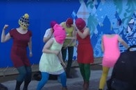 【動画】過激にプーチンを批判！ プッシー・ライオットの音楽と抗議活動
