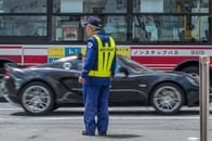 【過労ルポ】70代の警備員も「日本の日常」...賃金低く、健康不安もあるのに働く高齢者たち