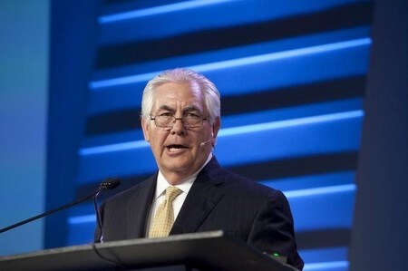 　１２月１３日、次期米国務長官に指名された石油大手エクソンモービルのティラーソン最高経営責任者（ＣＥＯ）をめぐり、米上院の承認公聴会に向けて民主党議員が会計や法律の専門家の協力の下で同氏に関する綿密な調査を実施する意向であることが、党関係者の話で明らかになった。写真はテキサス州 ヒューストンで昨年４月撮影（２０１６年　ロイター／Daniel Kramer）