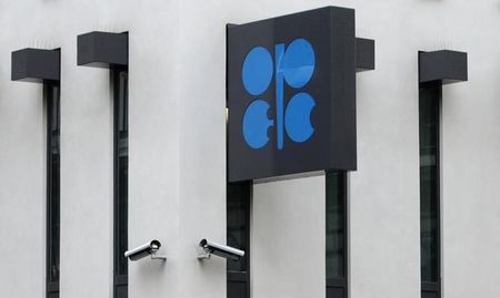 　ＯＰＥＣのハイサム・アルガイス事務局長は、ＯＰＥＣと非加盟産油国でつくる「ＯＰＥＣプラス」が生産協定を結ぶ上でロシアの参加は不可欠だとの見方を示した。クウェート紙アルライが３１日、独占インタビューとして伝えた。写真はＯＰＥＣのロゴ。ウィーンで２０１０年３月撮影（２０２２年　ロイター／Heinz-Peter Bader）