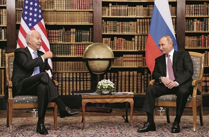 米ロ首脳会談でバイデンはプーチンに事実上の「レッドライン通告」をした　SPUTNIK PHOTO AGENCY-REUTERS