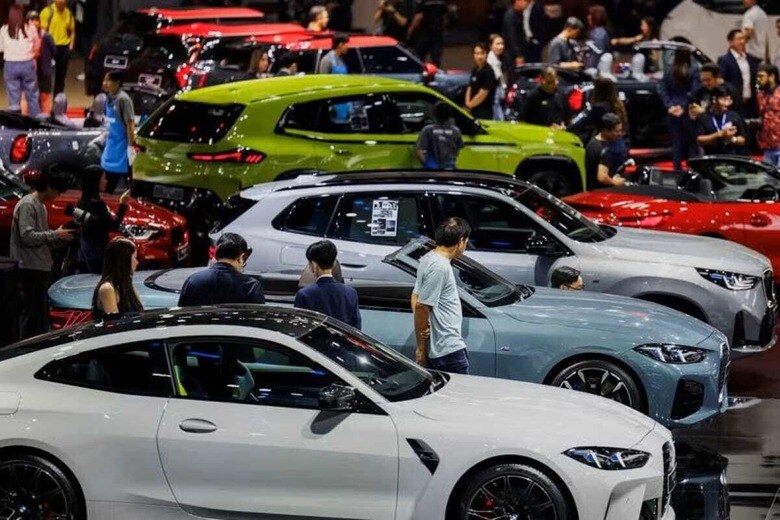 ３月２６日、トランプ米大統領は、米国に輸入される乗用車やスポーツ用多目的車などのライトトラックに最大２５％の関税を課す計画を発表した。写真は、第46回バンコク国際モーターショーの様子。３月２４日、バンコクで撮影（２０２５年　ロイター/Chalinee Thirasupa）