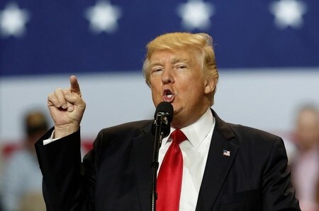 　３月２０日、トランプ米大統領は、与党共和党が起草した医療保険制度改革（オバマケア）改廃法案に、「競争的入札プロセス」を通じた処方せん薬のコスト引き下げ条項を加えることが望ましいとの見解を示した。写真はケンタッキー州ルイビルで撮影（２０１７年　ロイター／ Jonathan Ernst ）