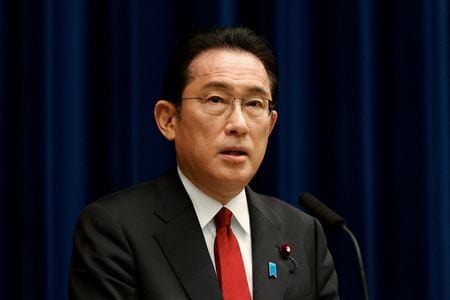 　１０月４日、岸田文雄首相は、北朝鮮の弾道ミサイル発射について「暴挙であり、強く非難する」と述べた。写真は都内で２月２５日に代表撮影（２０２２年　ロイター）