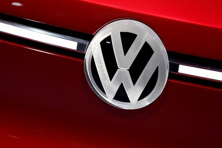 　１月１７日、ドイツの自動車大手フォルクスワーゲン（ＶＷ）は２０１７年のグループ全体の販売台数が前年比４．３％増の１０７０万台になったと発表した。販売台数の首位争いで、２０１７年もトヨタ自動車を上回る公算が大きくなった。１６日撮影（２０１７年　ロイター/Jonathan Ernst）