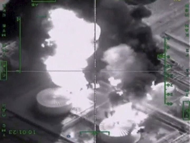 11月18日、ロシア空軍は、ISの石油施設を空爆した　REUTERS/Ministry of Defence of the Russian Federation
