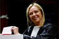 イタリア総選挙、右派連合が過半数獲得の見通し　史上初の女性首相誕生か