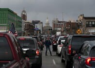 米ミシガン州で「ウイルスより経済が心配」と命知らずの抗議デモ