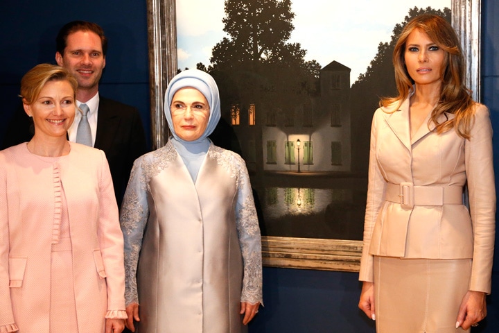 後列に立つのがルクセンブルクのファースト・ジェントルマン、ゴティエ・デストネ　Francois Lenoir-REUTERS