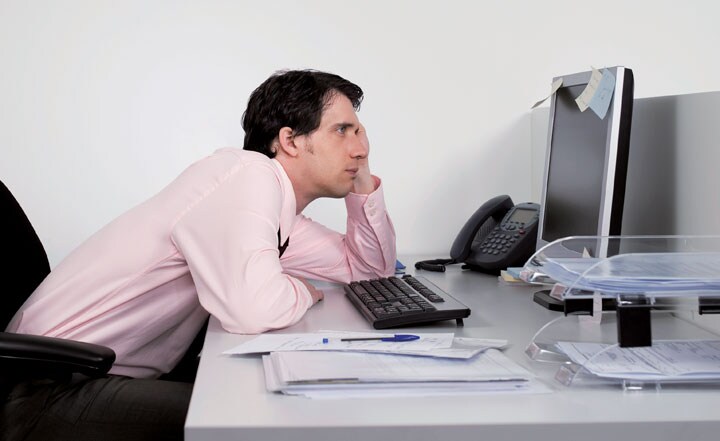 デジタルは進化するが労働時間は減らない　MOODBOARD-CULTURA/GETTY IMAGES