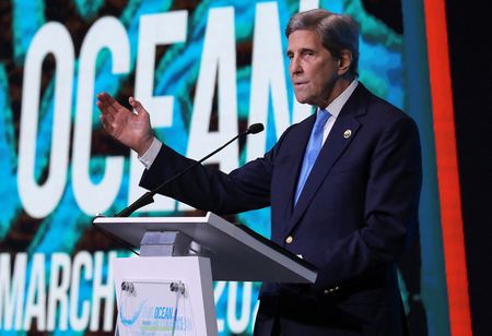 　３月６日、米政権で気候変動対策を担うジョン・ケリー大統領特使（写真）は、気候変動を巡る米国と中国の協力は現状では「難航している」と述べた。写真はパナマで２日撮影（２０２３年　ロイター／Aris Martinez）