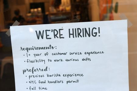 企業向け給与計算サービスのオートマチック・データ・プロセッシング（ＡＤＰ）が１日発表した５月の全米雇用報告によると、民間部門雇用者数は２７万８０００人増加し、エコノミスト予想（１７万人増）を上回った。２０２２年８月撮影（２０２３年　ロイター/Andrew Kelly）