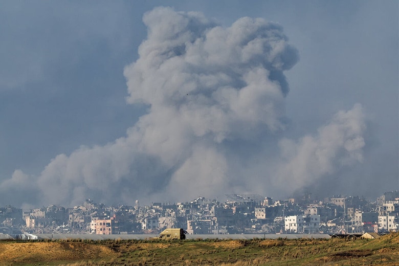 戦闘休止期間が終わり、ガザに再び爆音と煙が上がった（12月6日）　ATHIT PERAWONGMETHAｰREUTERS