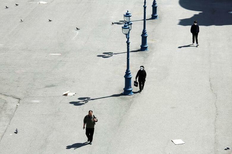 韓国疾病予防管理局は、新型コロナウイルスへの関連が疑われる11歳男児と4歳女児の症例について調査を開始した。写真は4月、ソウル中心部で撮影（2020年　ロイター／Heo Ran）