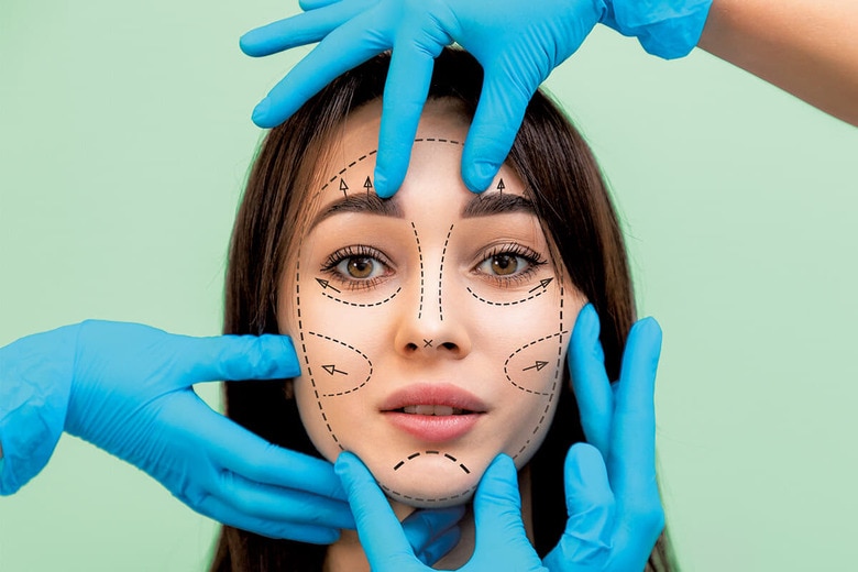 誰もが手軽に美容整形を受けられる時代、美しさのハードルは上がる一方だ　ILDAR ABULKHANOV/ISTOCK