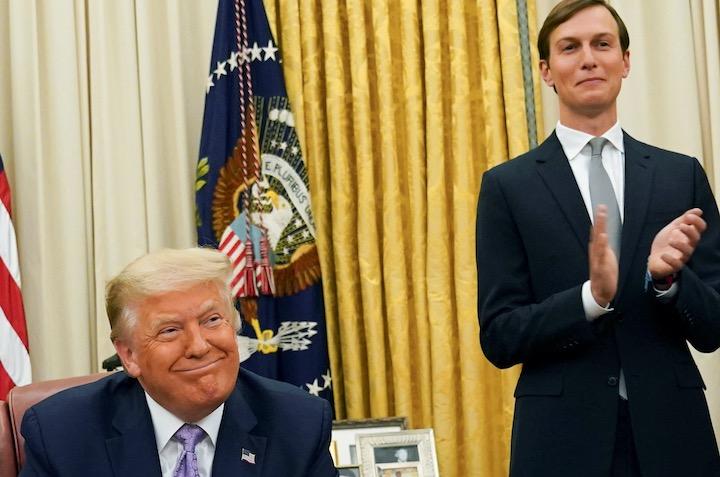 中東和平は進むのだろうか......トランプ大統領とジャレッド・クシュナー大統領上級顧問 REUTERS/Kevin Lamarque