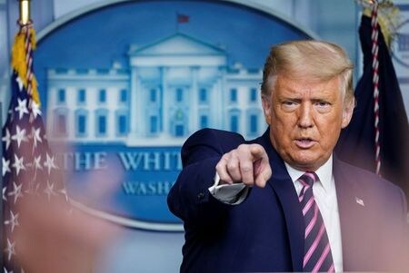 トランプ米大統領は１８日、来年４月までに全国民分の新型コロナウイルスワクチンが利用可能になるとの見通しを示した（２０２０年　ロイター／Kevin Lamarque）