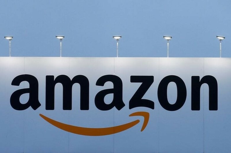 ４月１９日、英監査局（ＮＡＯ）は、米インターネット通販大手アマゾン・ドット・コムと同業イーベイを活用する売り手の不正や誤りに伴う英付加価値税の脱税額が最大１０億ポンド（約１２億８０００万ドル）に上る可能性があるとの報告書を公表した。 写真はフランスのアマゾン物流センター。（２０１７年　ロイター／Pascal Rossignol）