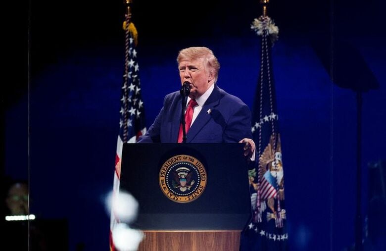 トランプ米大統領は４日、首都ワシントンの国立公園ナショナル・モールで開かれた建国２５０周年を祝う式典で演説した　REUTERS/Evan Vucci