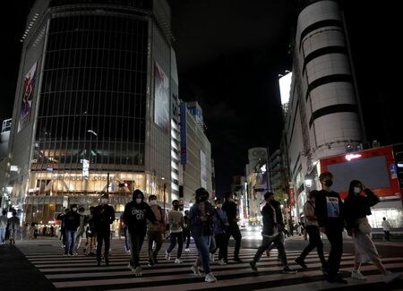 　６月８日　内閣府が発表した５月の景気ウオッチャー調査によると、景気の現状判断ＤＩは３８．１となり、２カ月連続で悪化した。写真は４月２５日、東京で撮影（２０２１年　ロイター/Kim Kyung-Hoon）