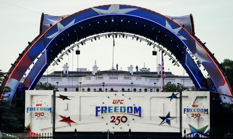 写真は「ＵＦＣフリーダム２５０」の会場付近。6月13日、米ワシントンで撮影。REUTERS/Nathan Howard