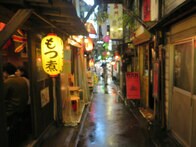 若者・外国人にも人気、「横丁」ブームはいつまで続くのか