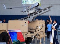 フィリピンのドゥテルテ、巨額国防費を承認　ドローンに潜水艦、戦車は何のため?