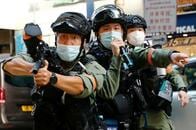 香港、議会選挙延期や国家安全法への抗議デモ　警察が298人を拘束