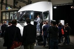 アインライド、テスラ「セミ」トラック500台を保有車両に追加へ